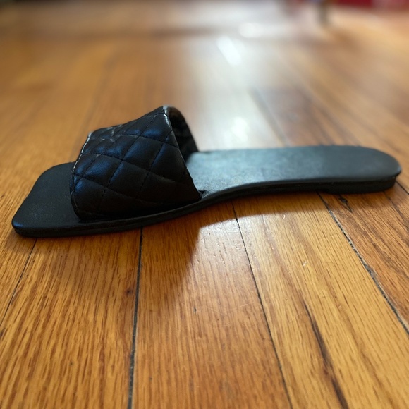 SHEIN quilted slides, Size: 7, Color: black - Picture 7 of 9